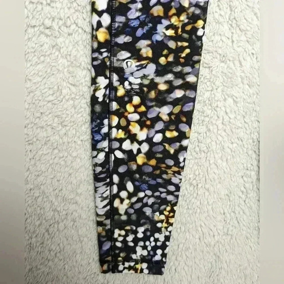 LULULEMON Legging Speed Up model size 2 in great used condition!  Full lenght - Picture 10 of 16